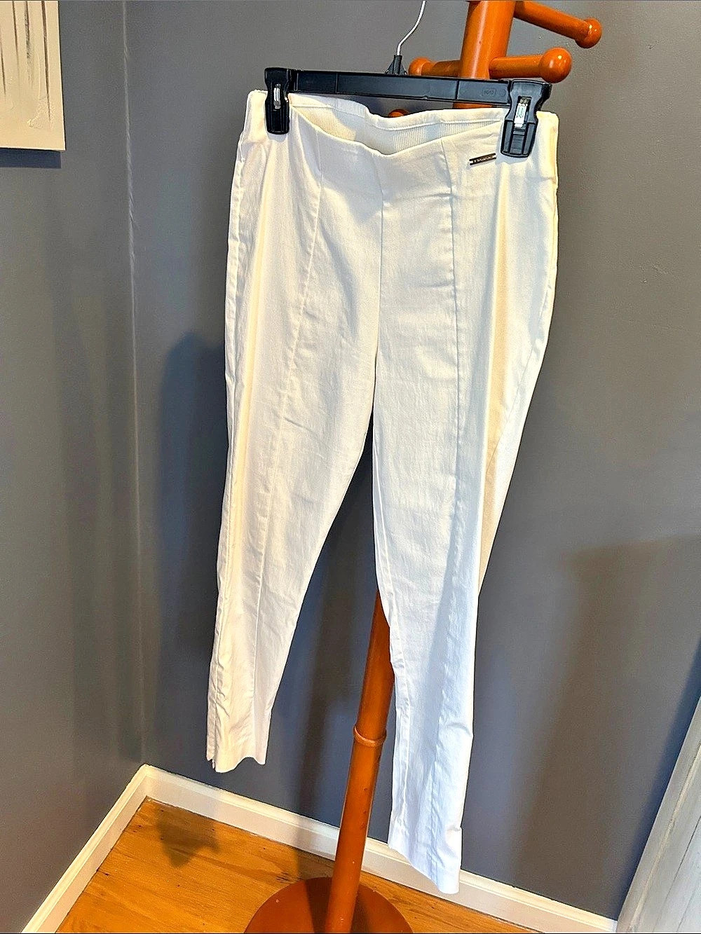 Tahari Skinny Pants in White Size Small Like New